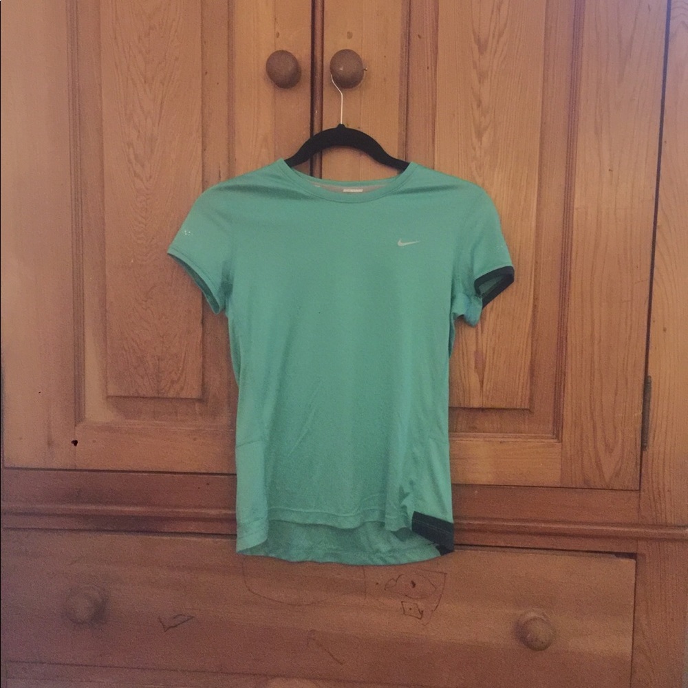 Girls green dri-fit Nike shirt size youth large.